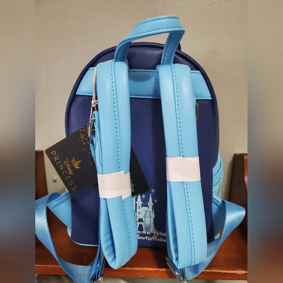 Loungefly Exclusive glow in the dark cinderella castle backpack - Picture 4 of 8